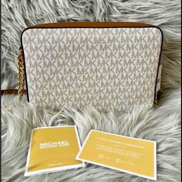 Michael Kors “Jet Set”LG Ew Crossbody & “Jet Set”Vanilla LG double zip Wristlet! - Picture 3 of 7